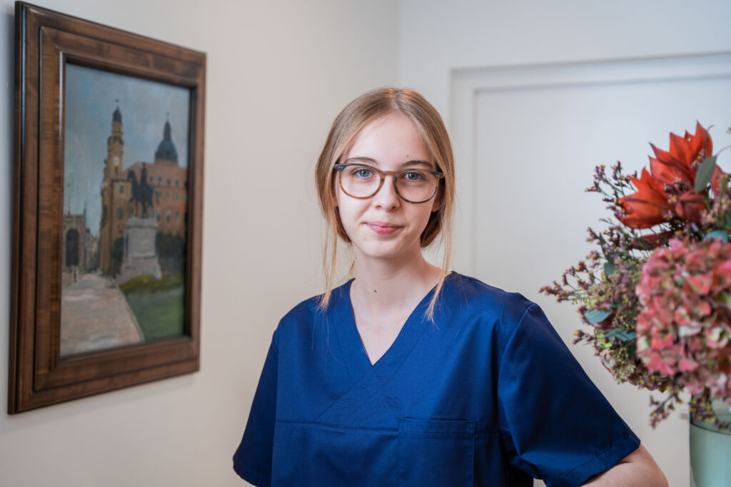 Jessica Weikelsdorfer in der Zahnarztpraxis Dr. Galster